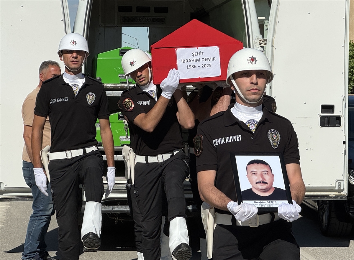 İzmir'deki Orman Yangınında Hayatını Kaybeden İbrahim Demir Son Yolculuğuna Uğurlandı