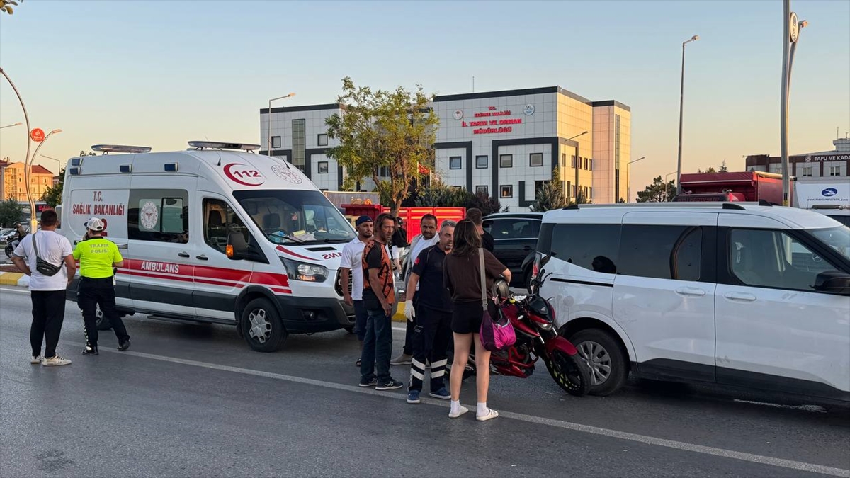Edirne'de Motosiklet Kazası Başpehlivanın Aracıyla Çarpıştı