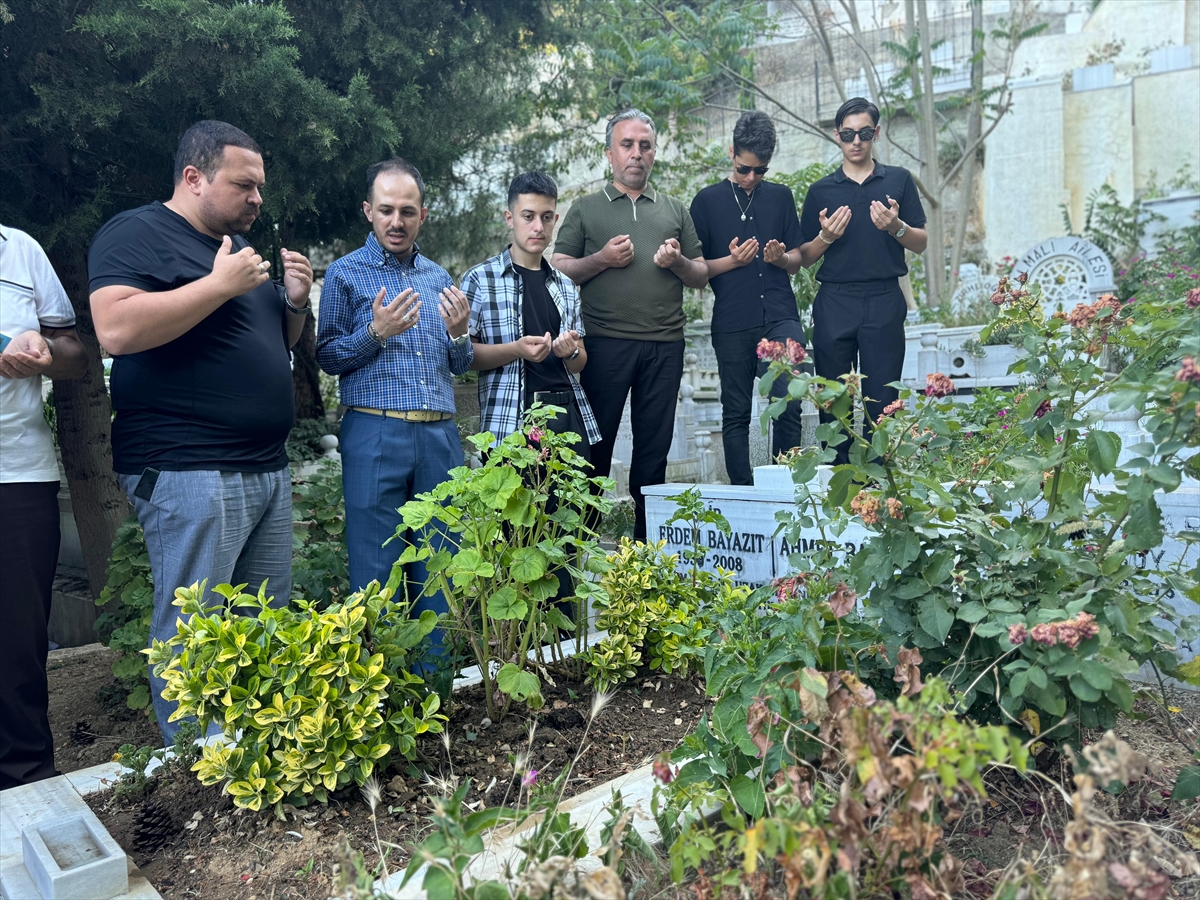 Erdem Bayazıt'ın Şiirsel Mirası Eyüpsultan'da Anıldı