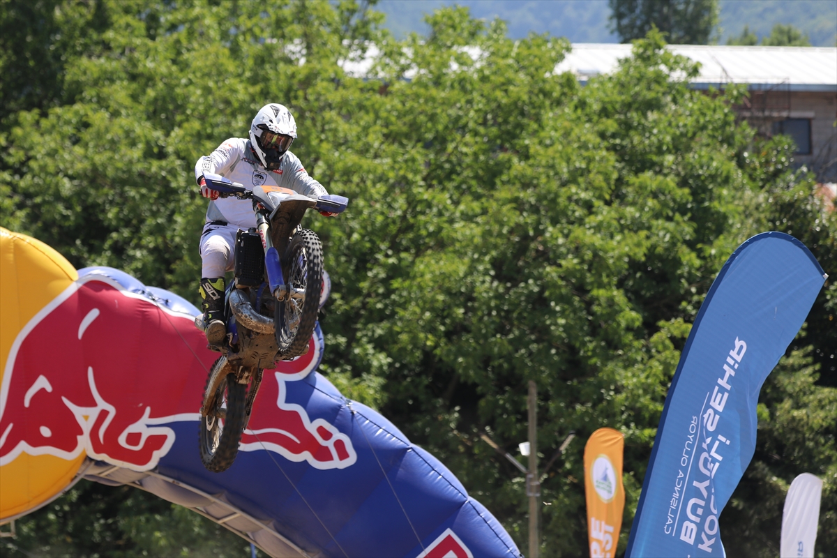 Türkiye Süper Enduro Şampiyonası Kocaeli'nin Çamurlu Pistinde Kıran Kırana Geçti