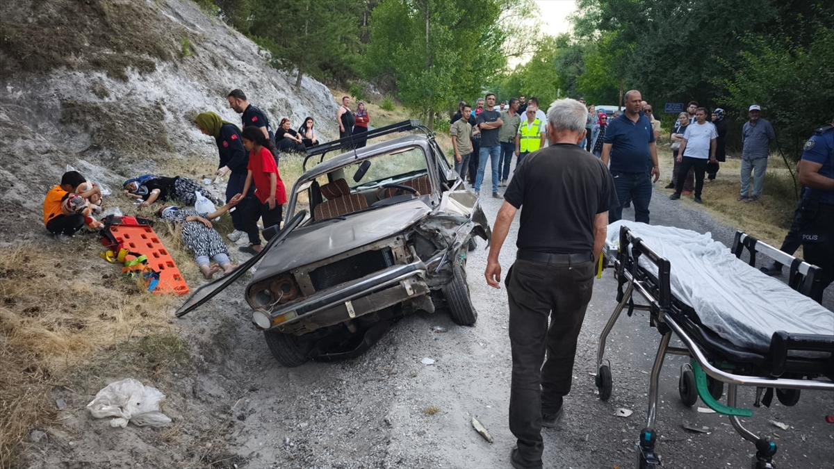 Kütahya'da Trafik Kazasında Beş Kişi Yaralandı