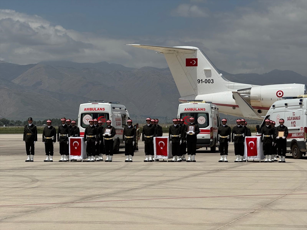Pençe-Kilit Harekatı Bölgesinde Metan Gazından Etkilenen Askerler Uğurlandı