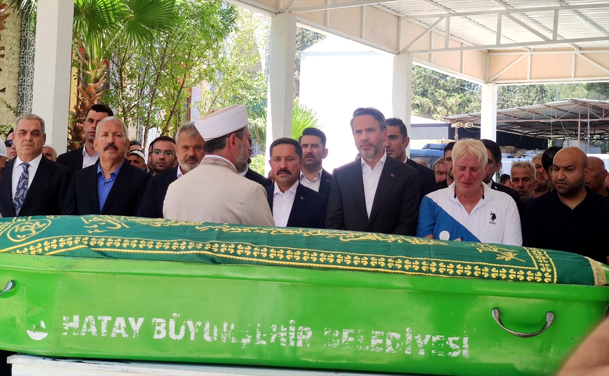 Enerji Bakanı Alparslan Bayraktar Hatay'da Cenaze Törenine Katıldı