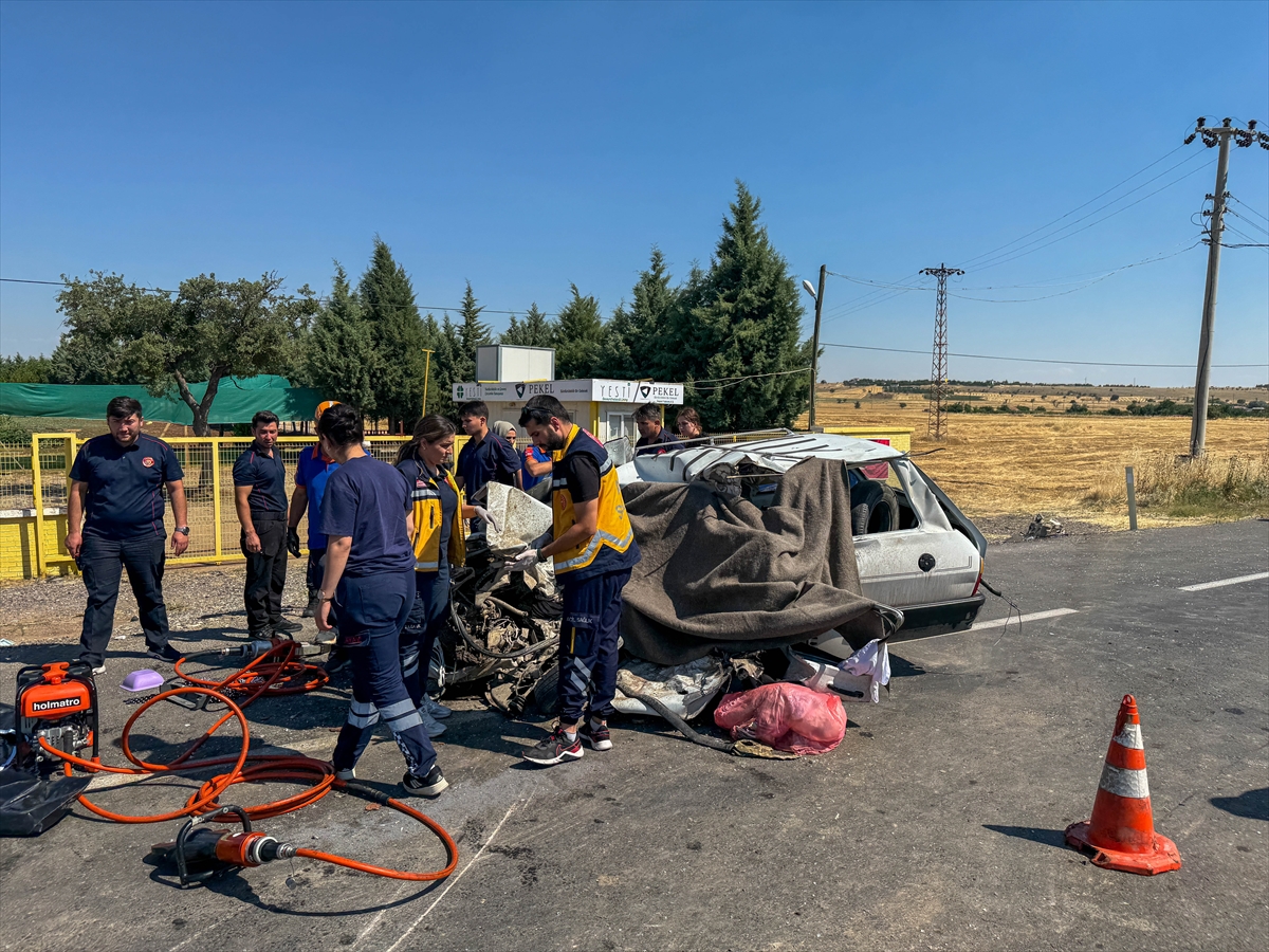 Uşak'ta Feci Kaza: Kamyon ve Otomobil Çarpışması Can Aldı