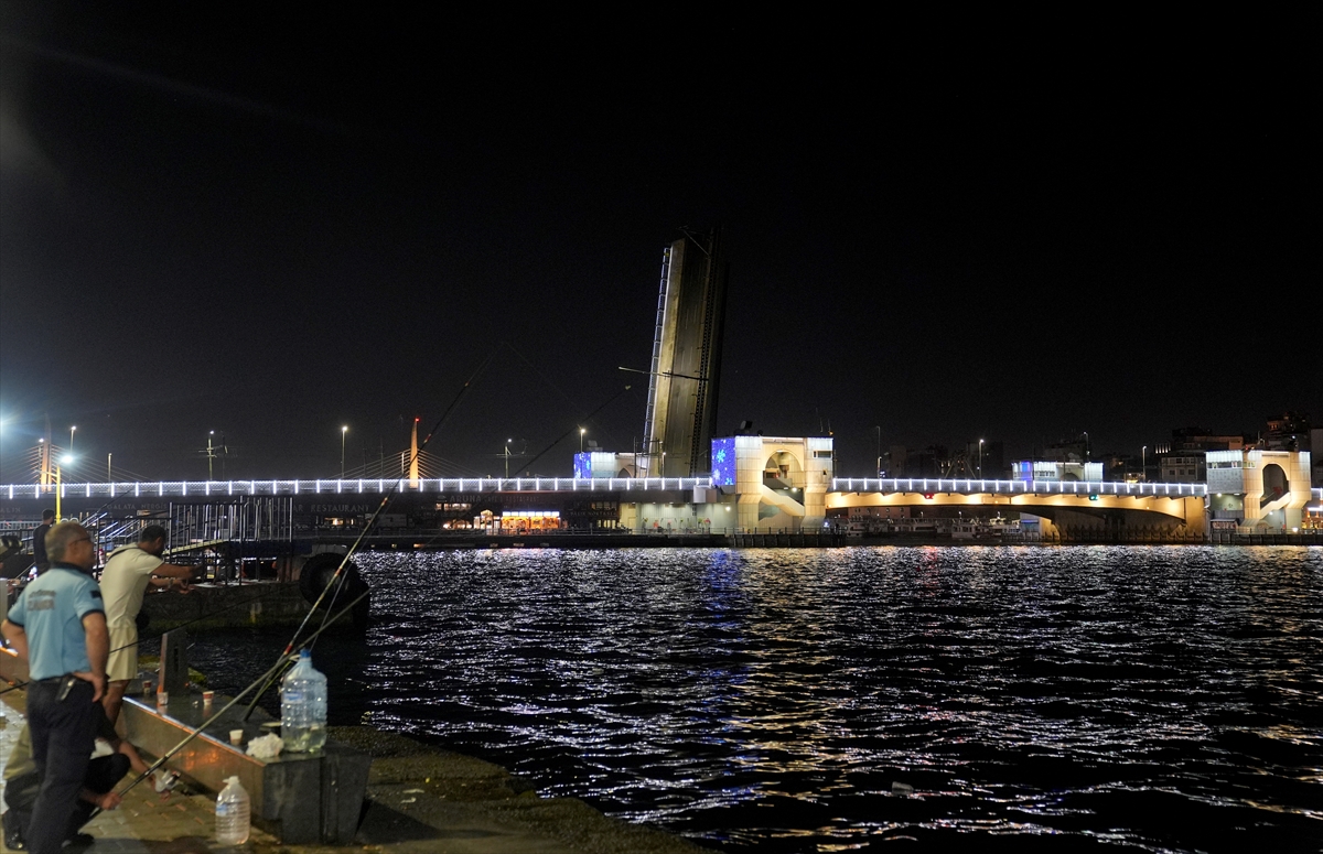 İstanbul'un Simgesi Yeni Galata Köprüsü'nde Bakım Çalışmaları Başladı