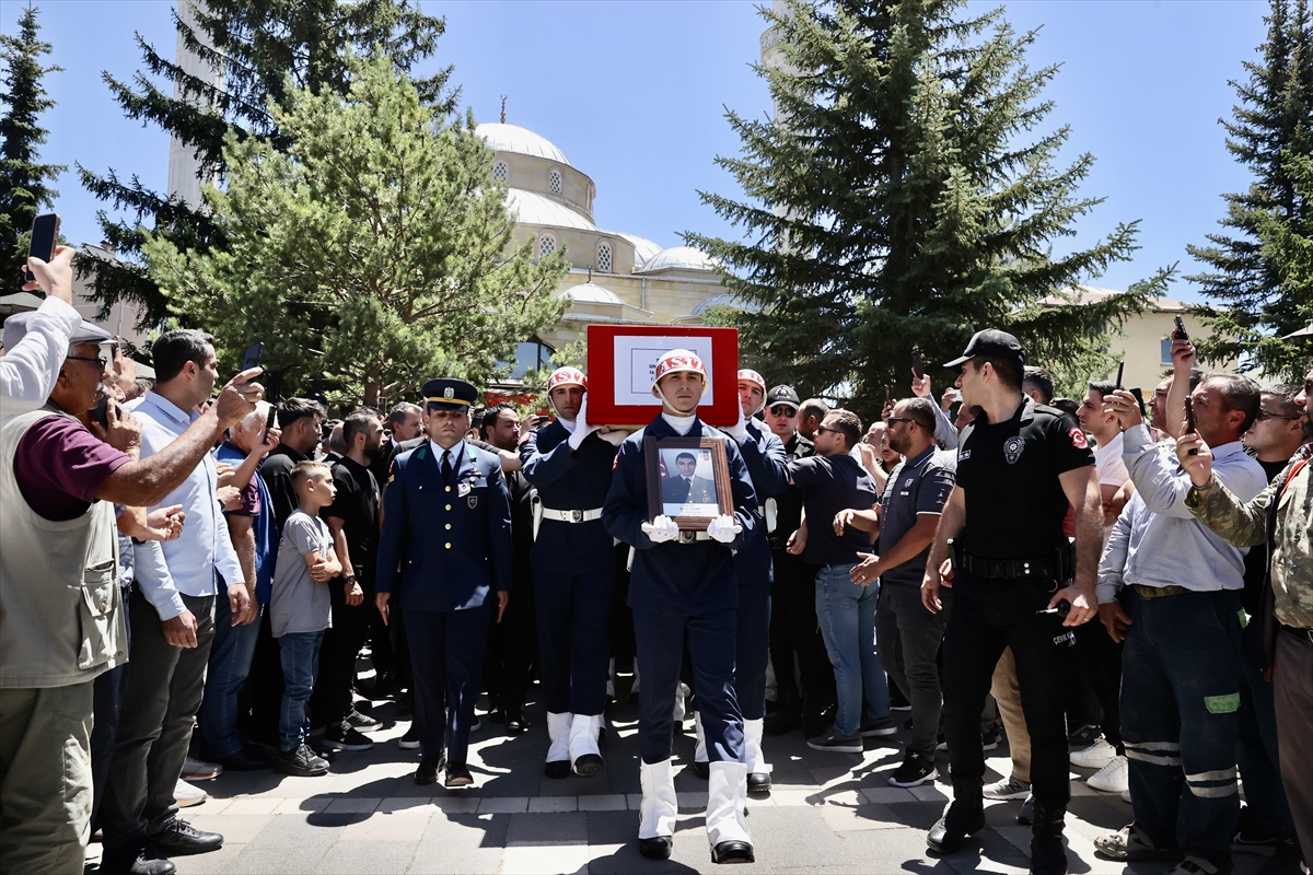 Kayseri'de Şehit Düşen Uzman Çavuş Ümit Üzüm'e Duygusal Veda