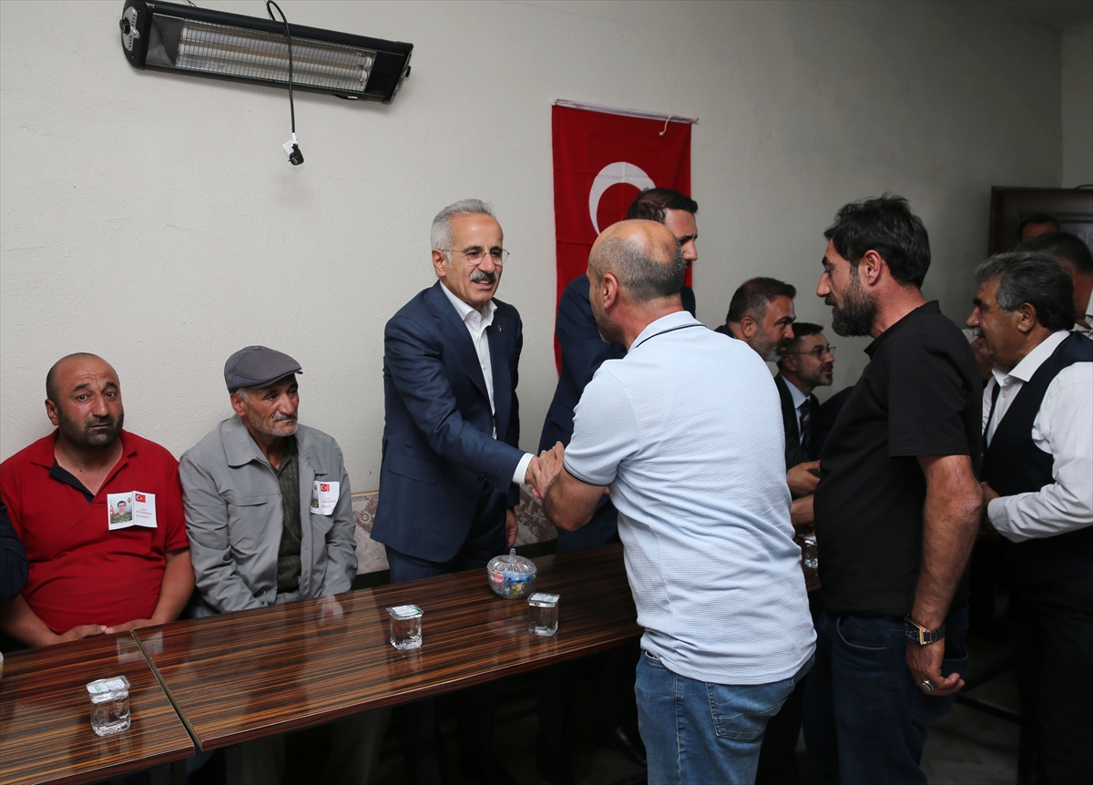 Bakan Uraloğlu, Bitlis'te Şehit Ailesine Taziye Ziyaretinde Bulundu
