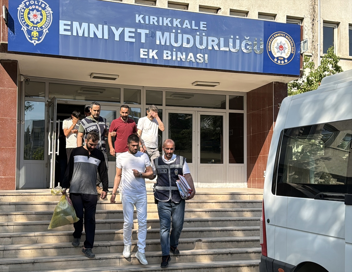 Kırıkkale'de Düzenlenen Operasyonda 9 Kişi Yakalandı