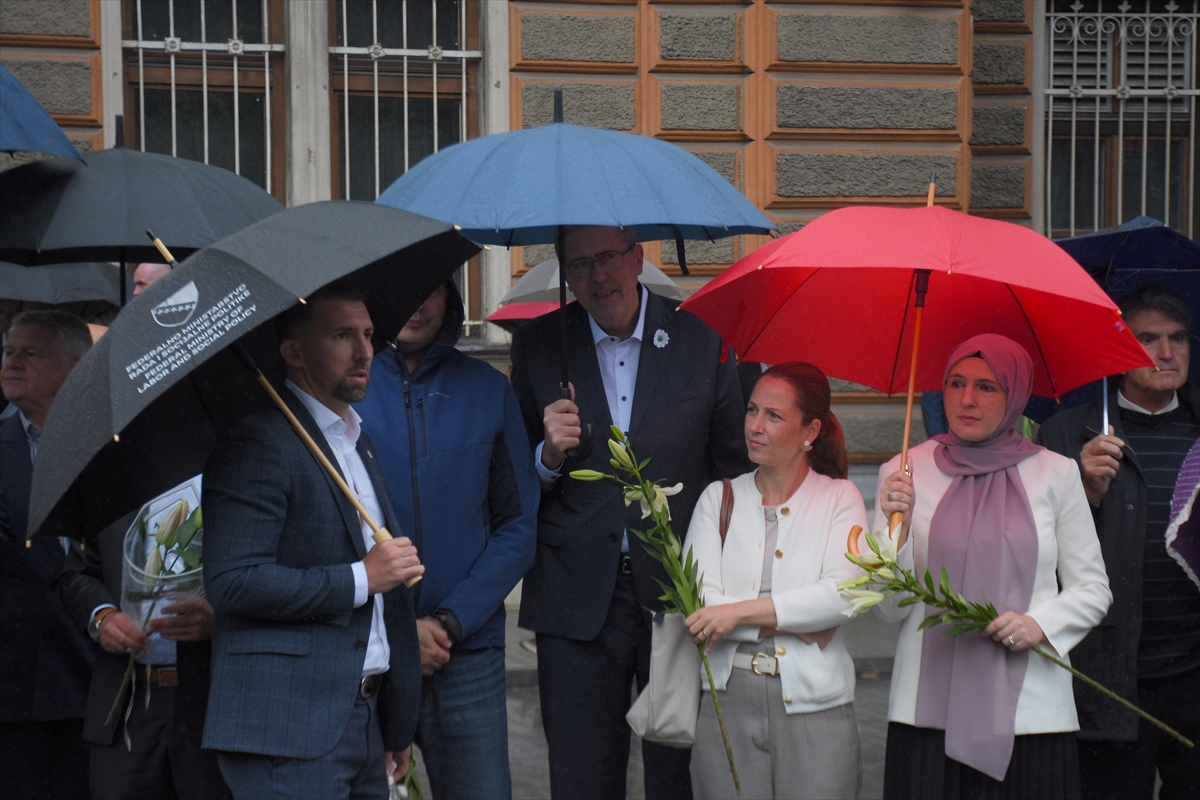 Srebrenitsa'da Acı Devam Ediyor: 7 Kurbanın Cenazeleri Anıt Mezarlığına Taşındı