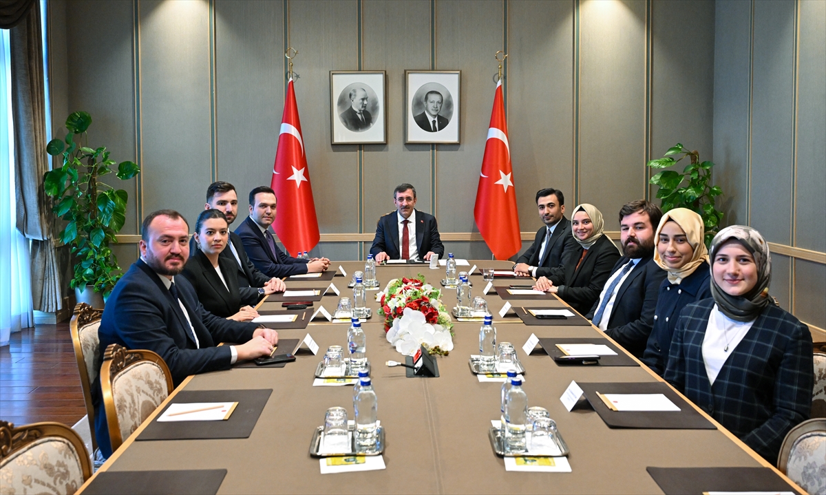 AK Parti Gençlik Kolları Liderliği Cumhurbaşkanlığı Külliyesi'nde Buluştu