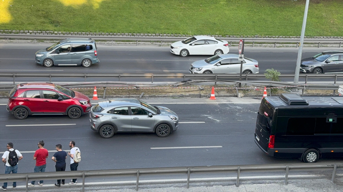 İstanbul Eyüpsultan'da Hafriyat Kamyonu Kazası Trafiği Kilitledi