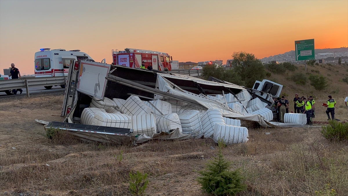 Kuzey Marmara Otoyolu'nda Feci Tır Kazası: İki Kişi Hayatını Kaybetti