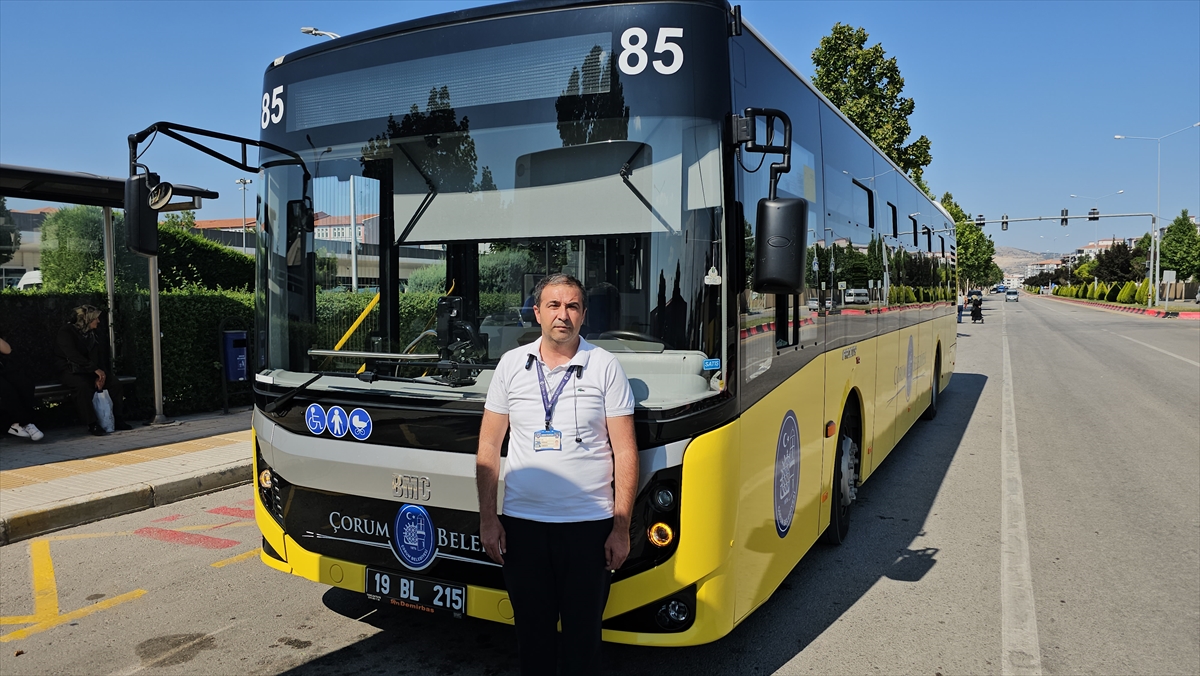 Çorum'da Cesur Otobüs Şoförü Geri Kayan Aracı Durdu
