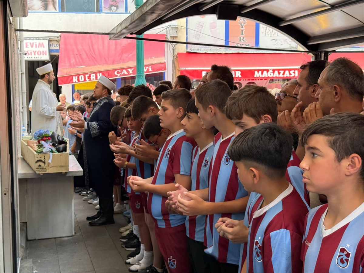 Artvin’de Trafik Kazasında Hayatını Kaybeden Minik Futbolcu Toprağa Verildi
