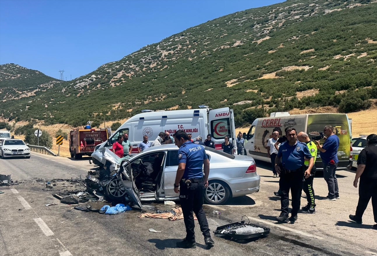 Isparta'nın Eğirdir İlçesinde Feci Trafik Kazası: 1 Ölü, 9 Yaralı