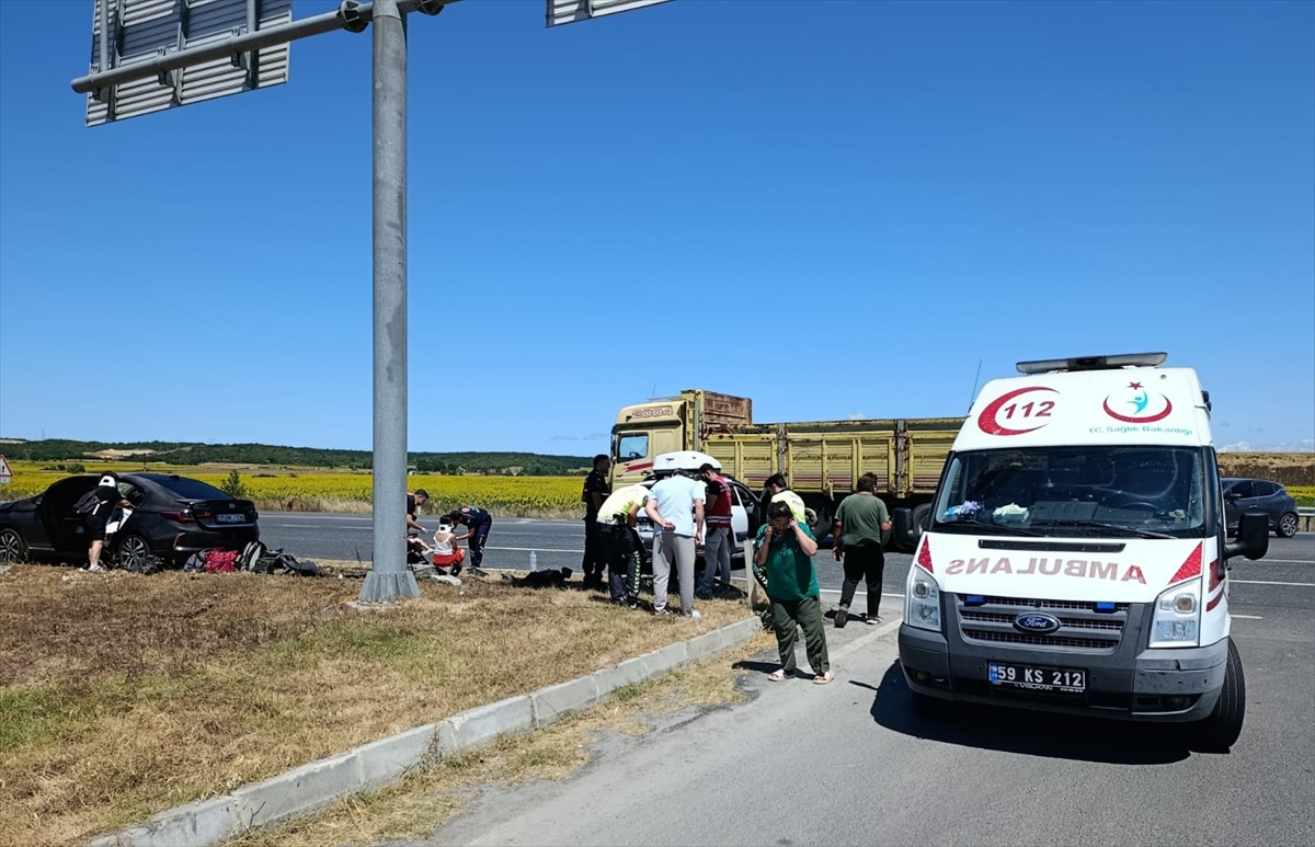 Tekirdağ'daki Trafik Kazasında Yaralananlar Hastaneye Kaldırıldı