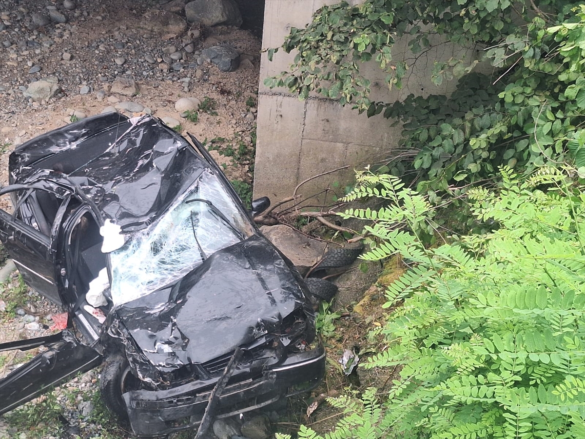 Rize'de Üzücü Trafik Kazası: Bir Kişi Hayatını Kaybetti, Sekiz Kişi Yaralı