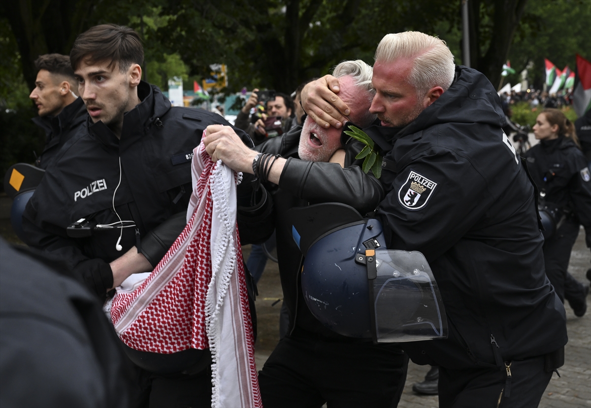 Berlin'de Filistin'e Destek Gösterilerine Polis Müdahalesi