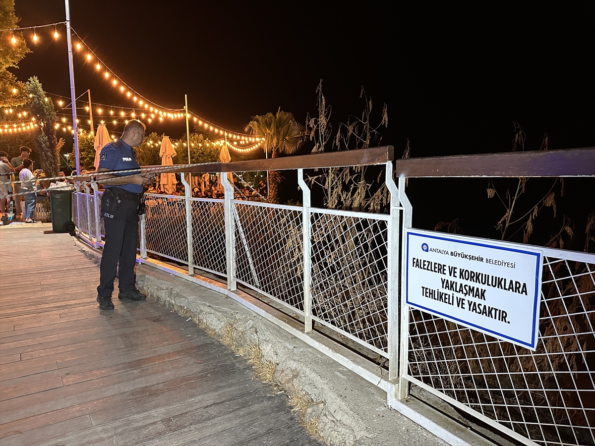 Antalya'nın Tarihi Falezlerinde Tehlikeli Kaza