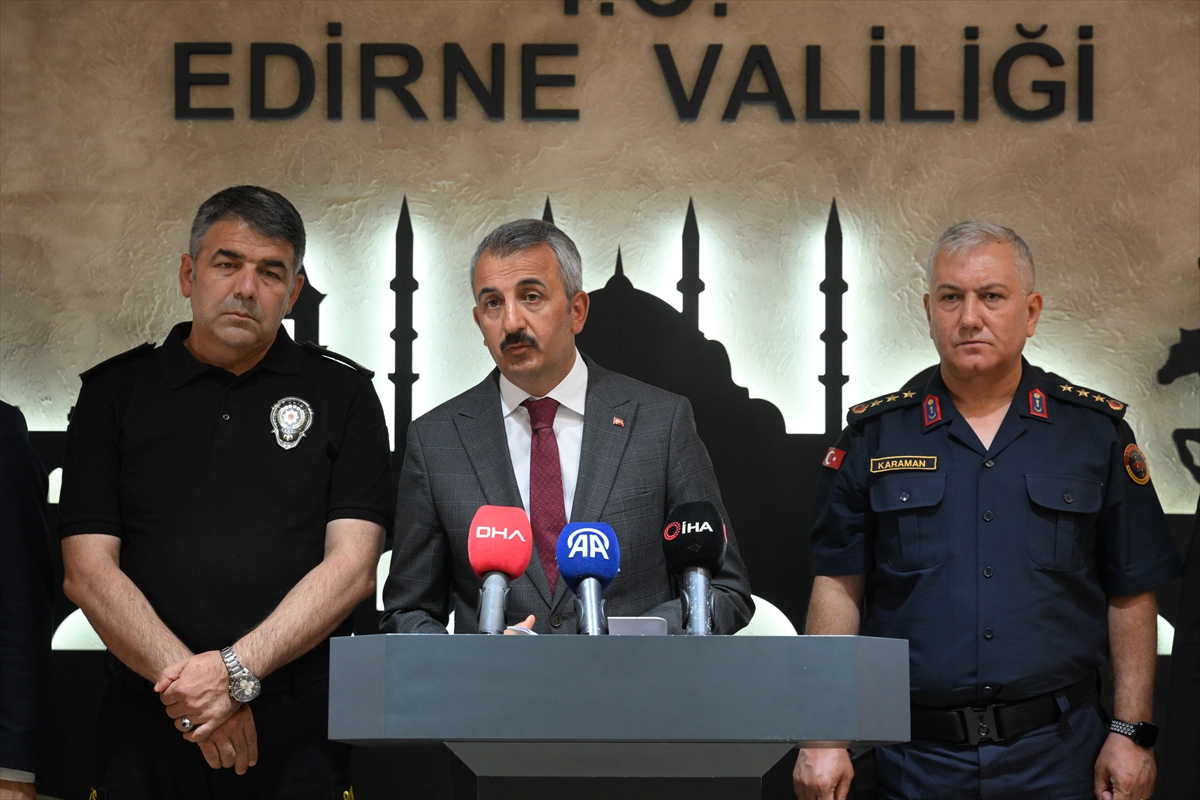 Kapıkule Sınır Kapısında Tarihi Yolcu ve Araç Geçişi