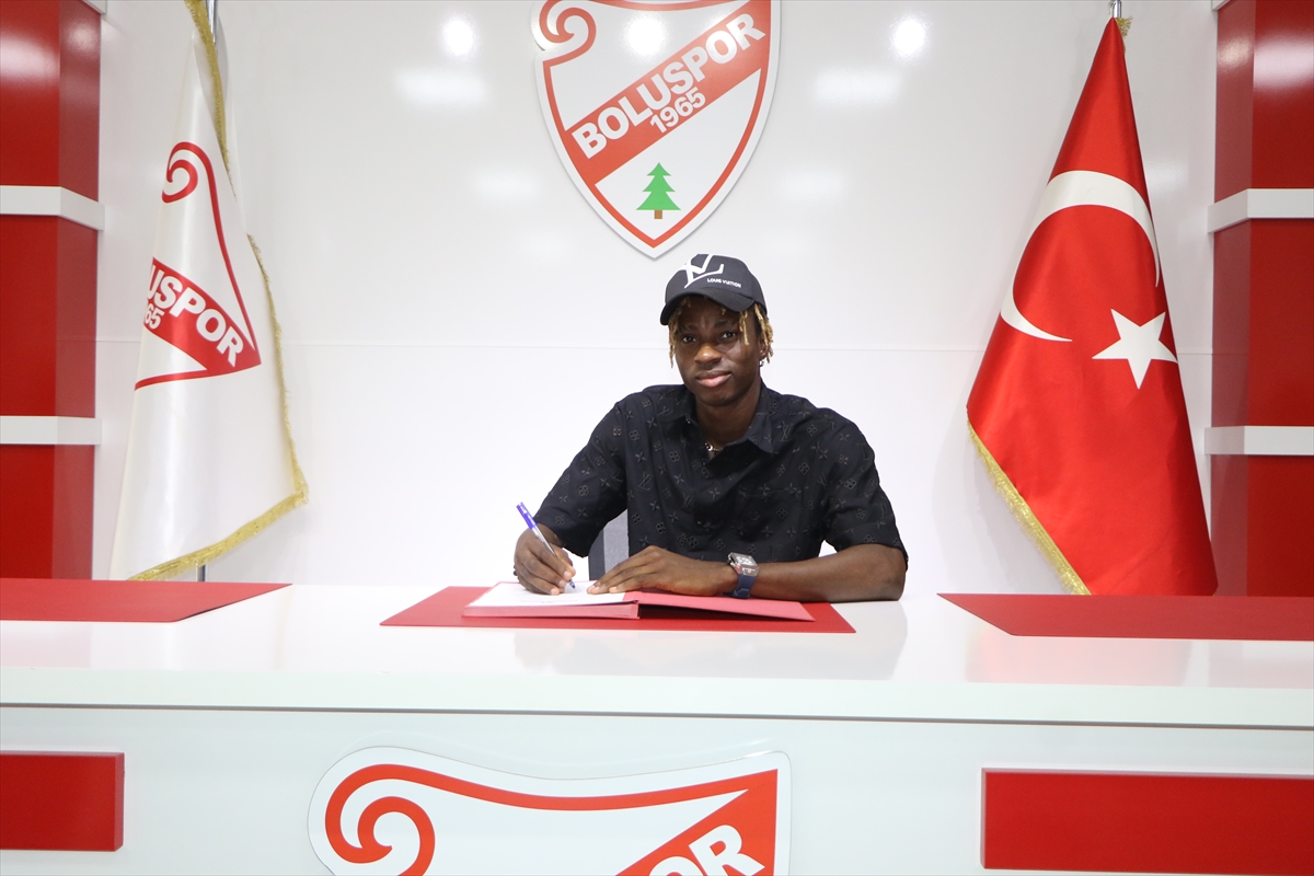 Boluspor Nijeryalı Yıldız Rasheed Akanbi ile İki Yıllık Anlaşma Yaptı