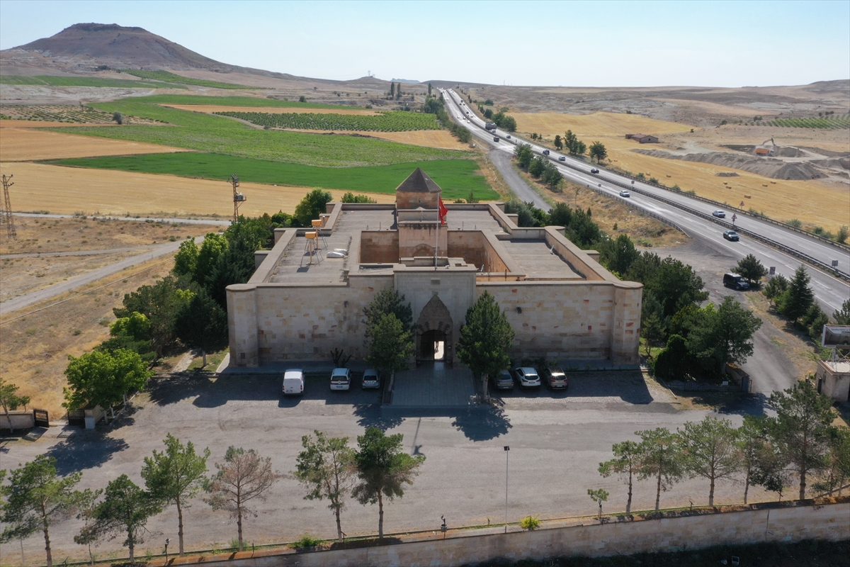 Kapadokya'nın Gizemli Kervansarayında Tasavvuf Yolculuğu