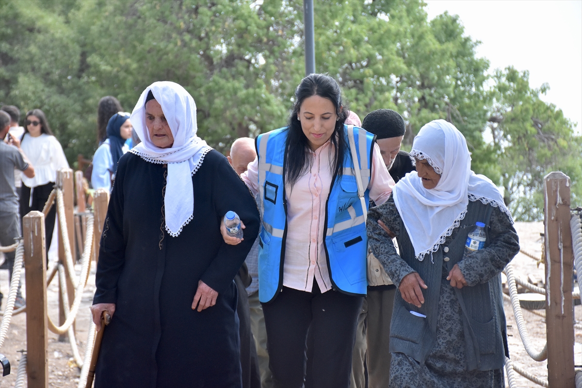 Huzurevi Sakinleri Van'ın Güzelliklerini Keşfe Çıkıyor