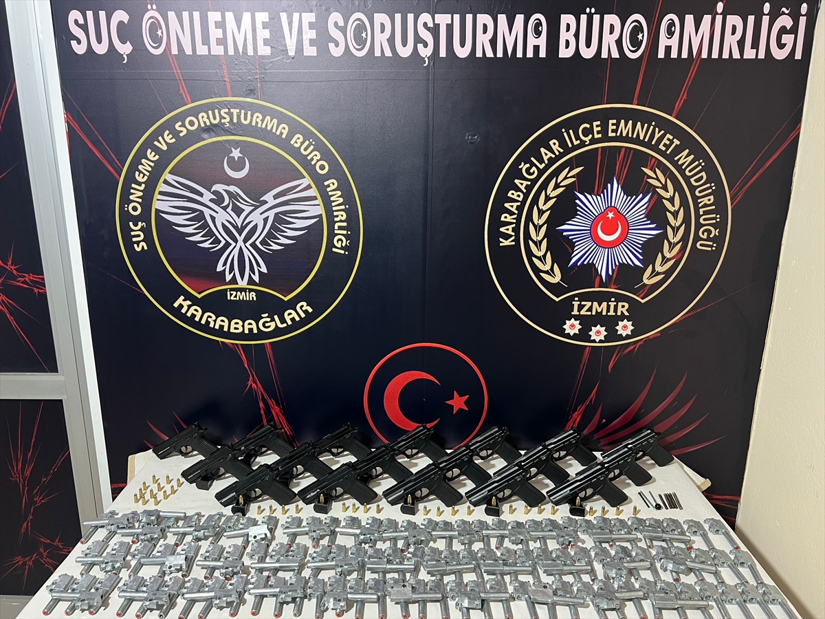 İzmir'de Yasa Dışı Silah Ticaretine Darbe
