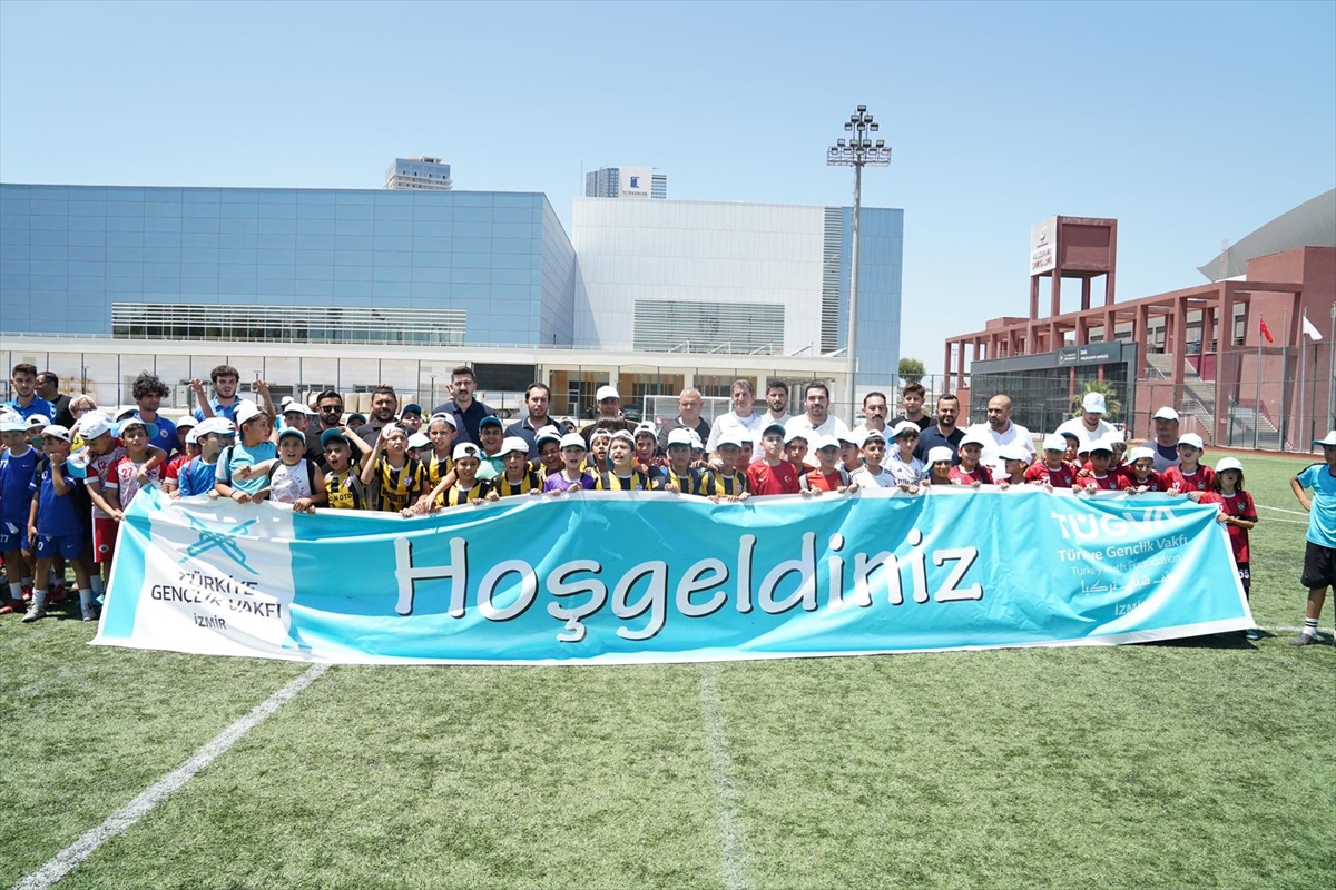 İzmir'de 15 Temmuz Anısına Düzenlenen Futbol Turnuvası Coşkuyla Tamamlandı