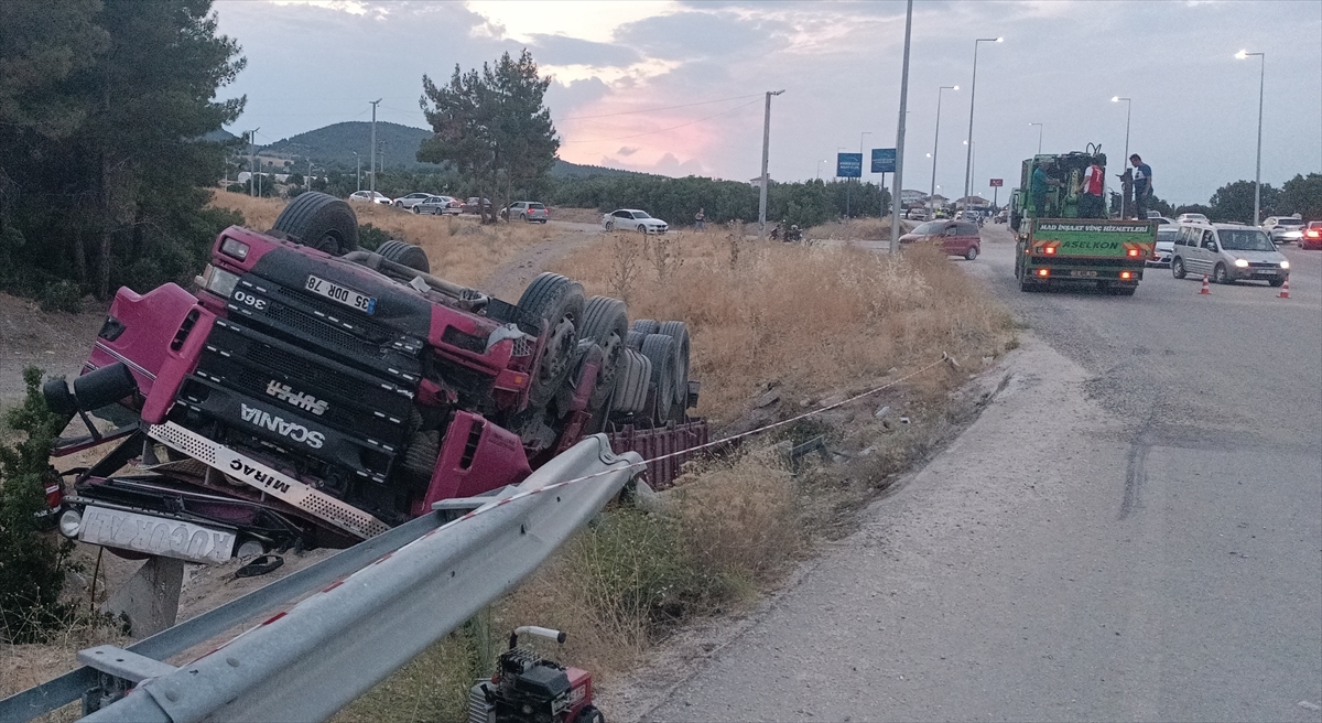 Burdur Gölhisar'da Trajik Kaza: Domates Yüklü Kamyonet Şarampole Devrildi