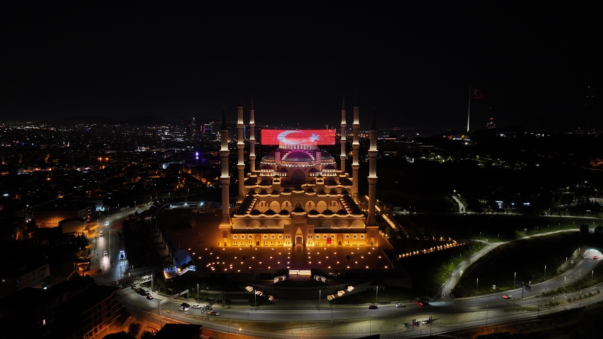 15 Temmuz'un İz Bırakan Anları İstanbul Semalarında Yankılandı