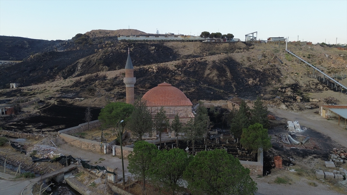 Çanakkale'deki Orman Yangınına Havadan ve Karadan Yoğun Müdahale