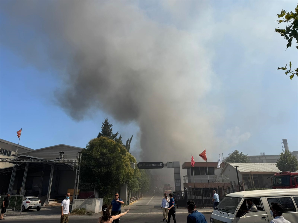 Esenyurt'ta Tekstil Fabrikasında Çıkan Yangın Korkuttu