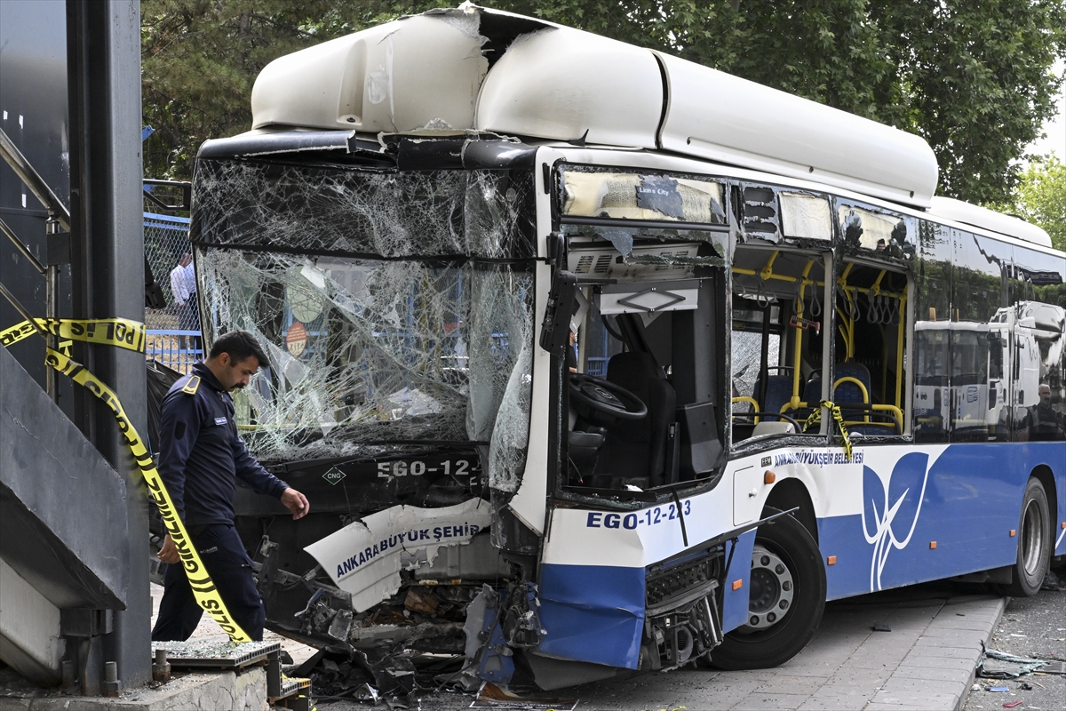 Ankara’da Zincirleme Trafik Kazası 27 Yaralıyla Atlattı
