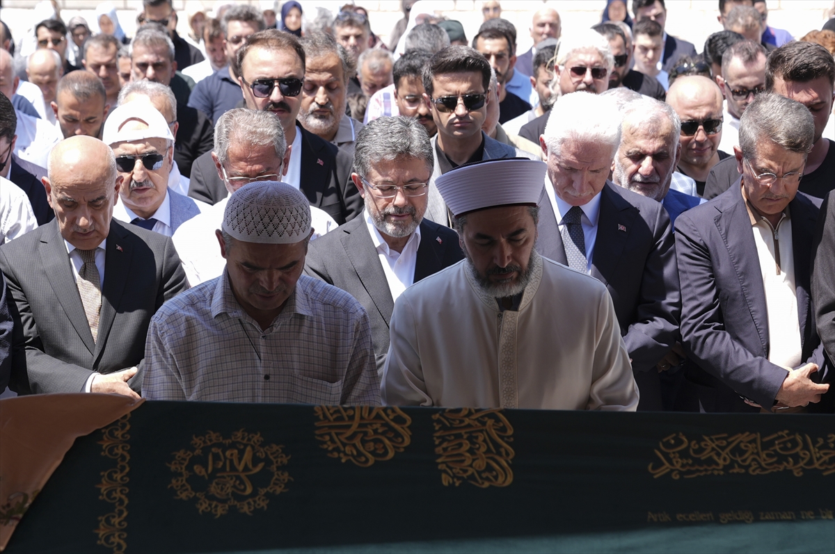 Bakan İbrahim Yumaklı'nın Kayınvalidesi Zarife Çayır Son Yolculuğuna Uğurlandı