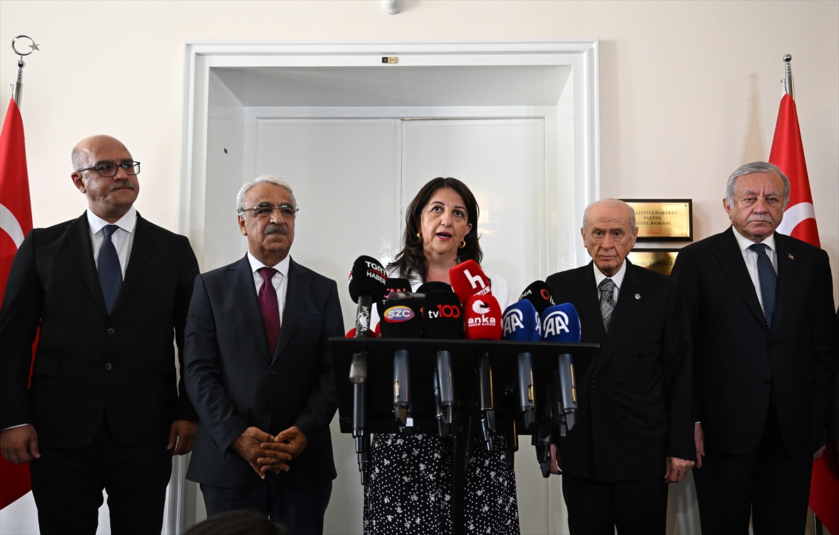 Devlet Bahçeli ve DEM Parti Karşılıklı Görüşmelerini Sürdürdü