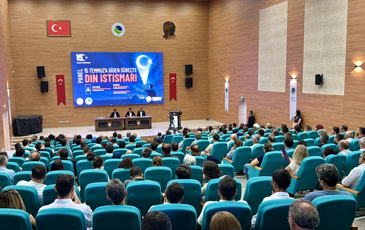 Kırşehir'de 15 Temmuz'un Ardındaki Din İstismarı Masaya Yatırıldı