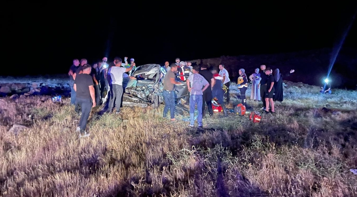 Elazığ'da Trafik Kazası: Şarampole Devrilen Araçta Can Kaybı ve Yaralılar