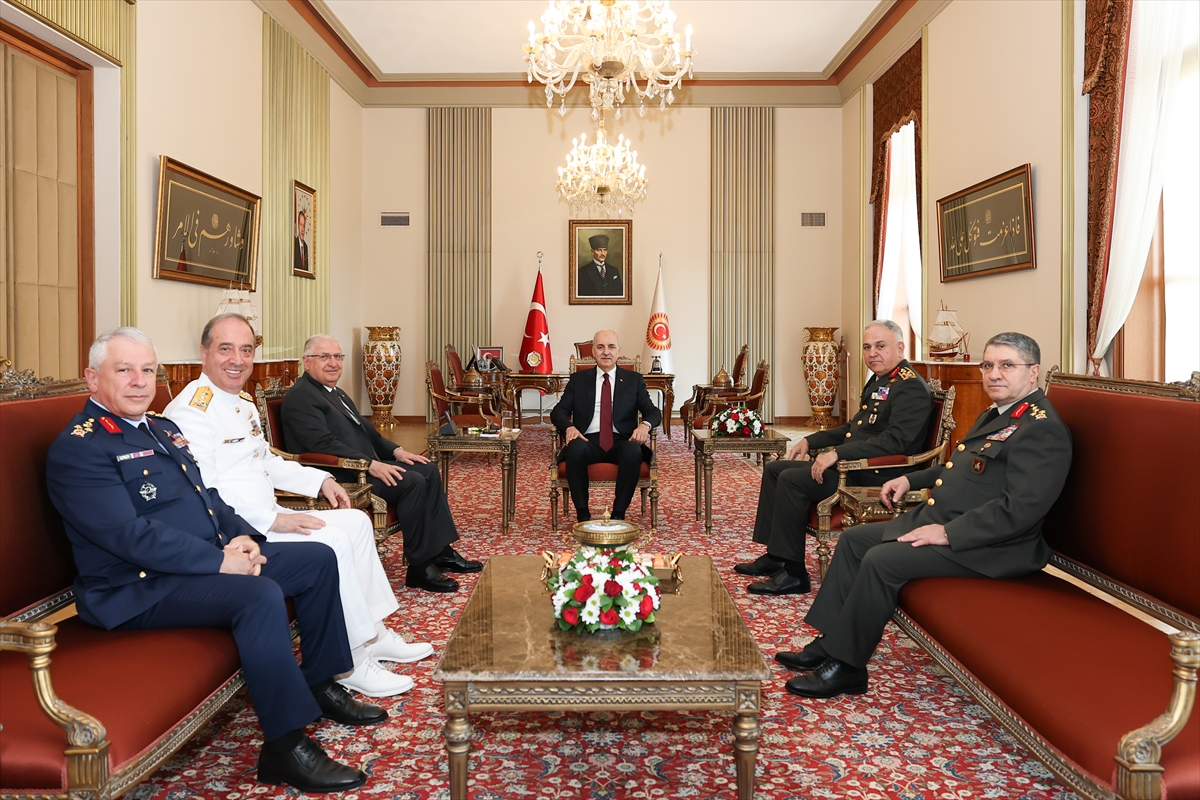 TBMM'de Önemli Buluşma: Milli Savunma Bakanı Güler ve TSK Komutanları Kurtulmuş ile Bir Araya Geldi