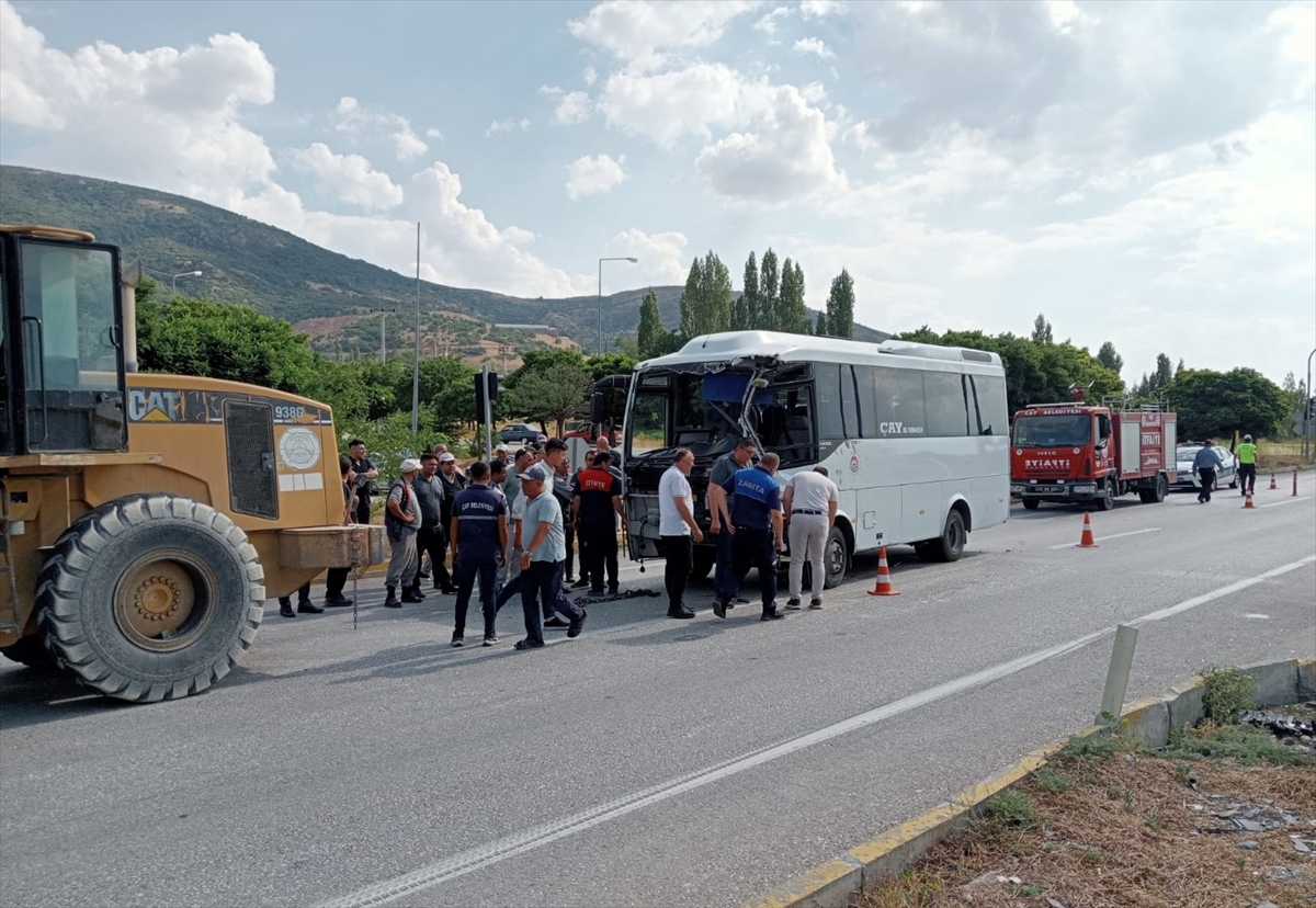 Afyonkarahisar'da Trafik Kazası Korkuttu: 7 Yaralı Var