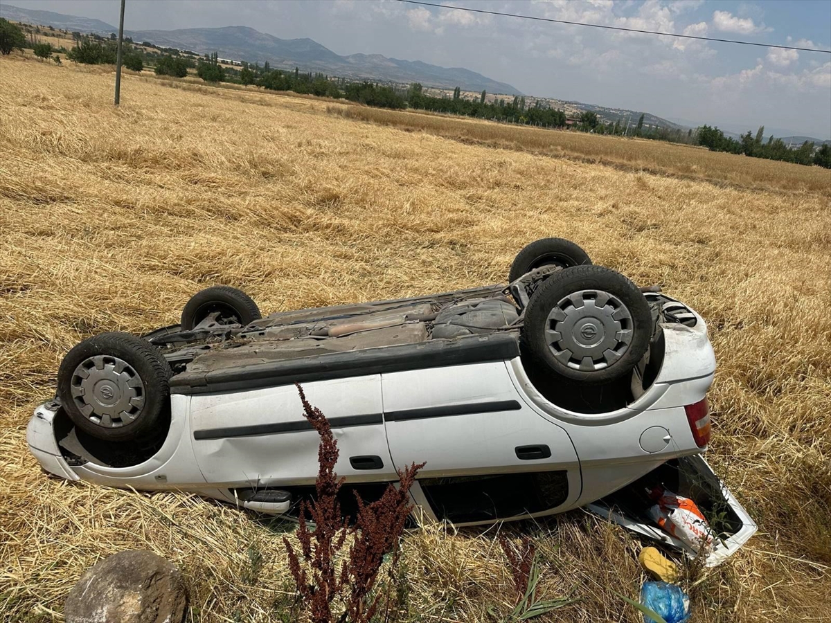 Uşak'ta Yaşanan Trafik Kazasında 3 Kişi Yaralandı