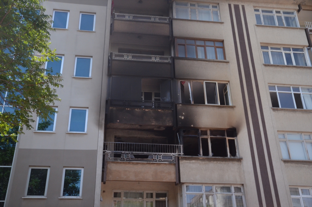 Konya'da Apartmanda Çıkan Yangın Korkuttu
