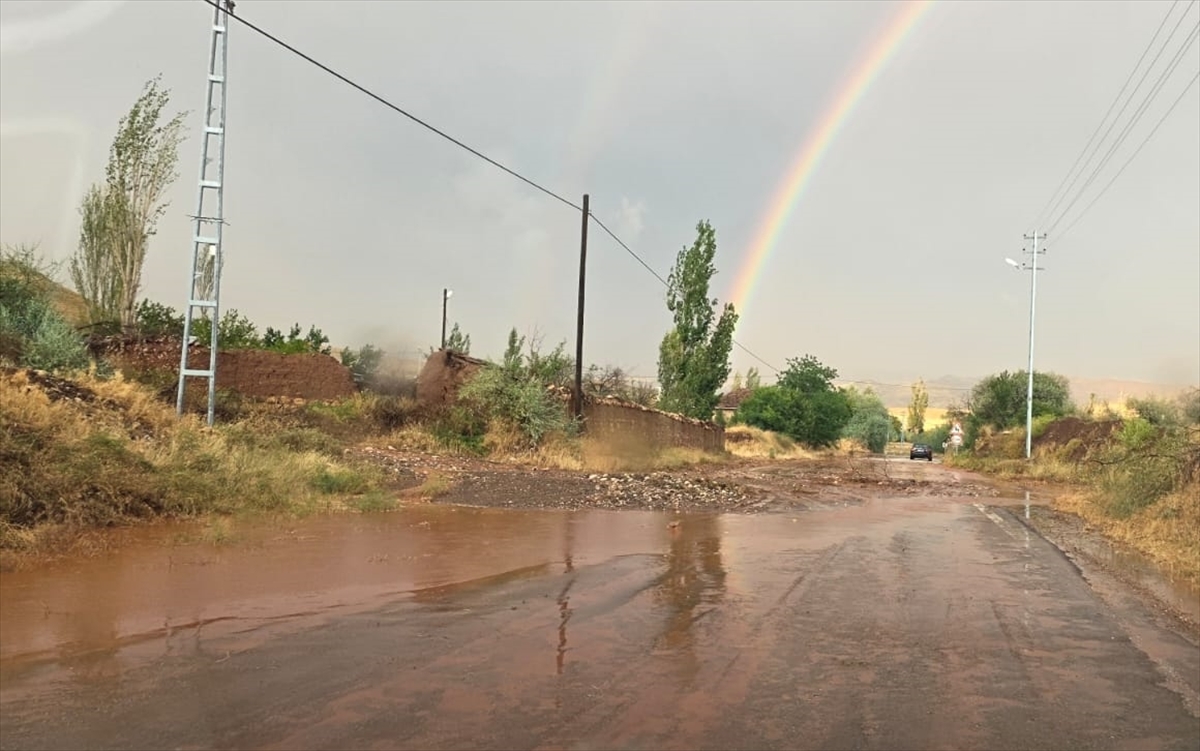 Çorum'da Şiddetli Sağanak Uyarısı Dereleri Taşırdı