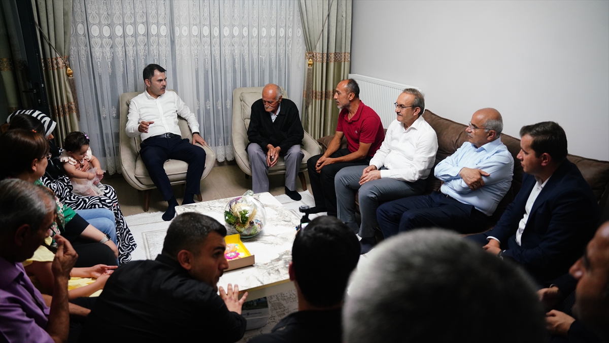 Bakan Kurum Malatya'da Yeni Evlerine Kavuşan Depremzedeleri Ziyaret Etti