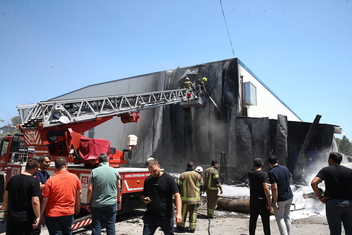 Bursa'da Tekstil Fabrikasındaki Yangın Hızla Kontrol Altına Alındı