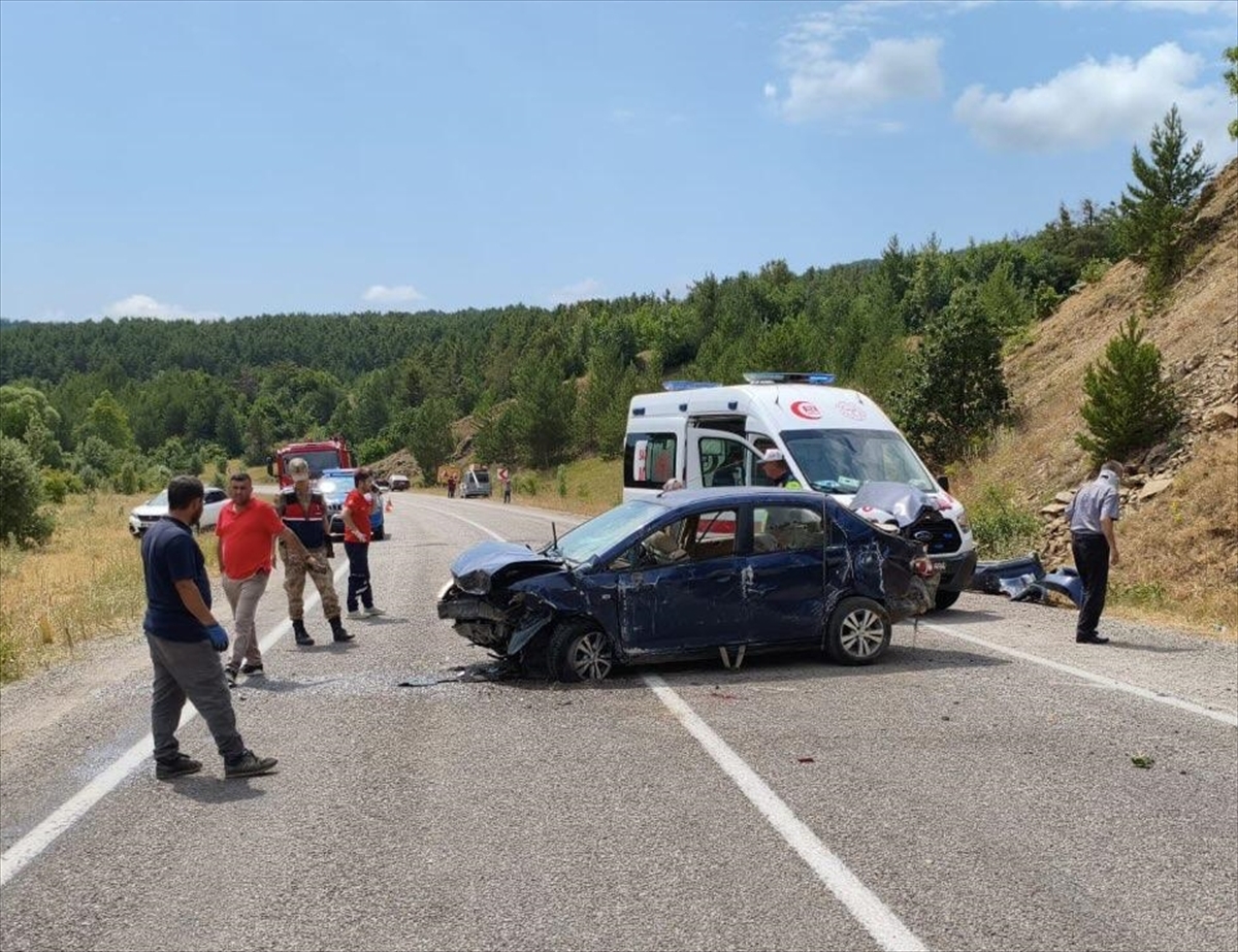 Gümüşhane'de Kontrolden Çıkan Otomobil Faciası: 4 Kişi Hastaneye Kaldırıldı