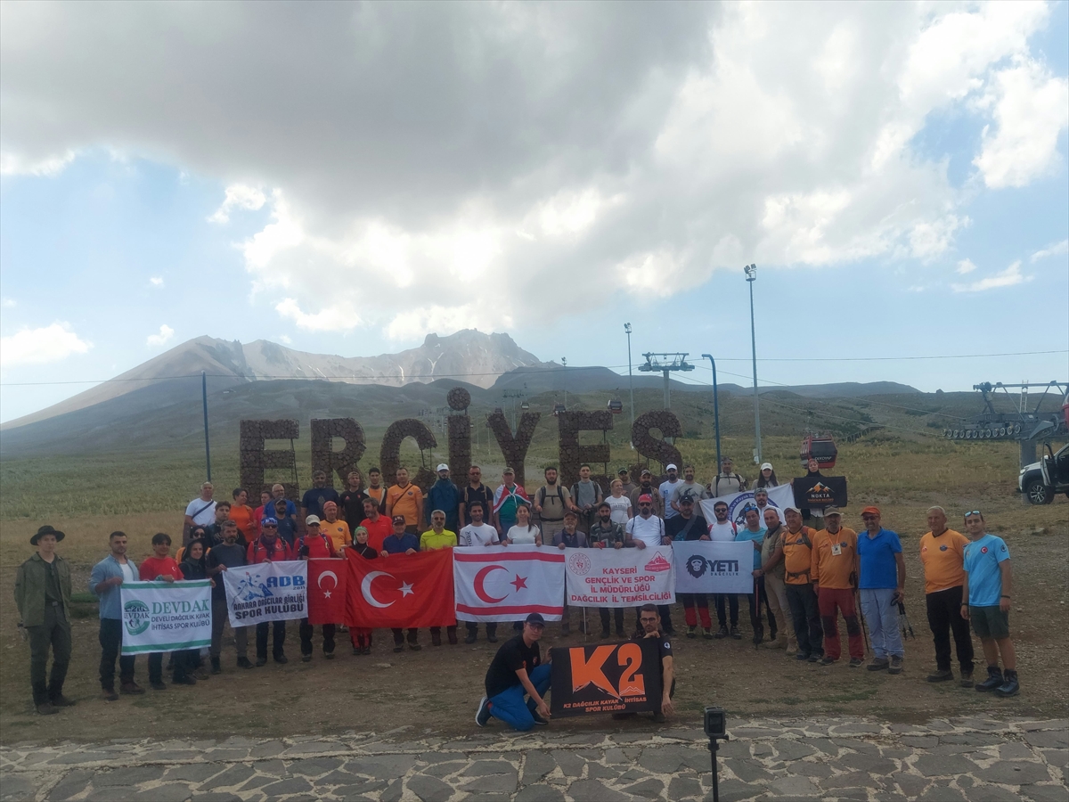 Erciyes’in Zirvesinde Kıbrıs Şehitlerine Anlamlı Anma