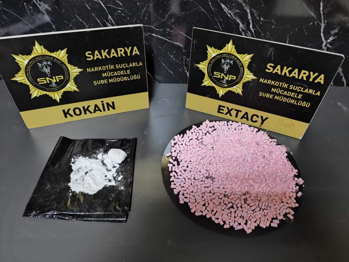 Sakarya'da Otoyolda Uyuşturucu Kaçakçılığına Son Dakika Müdahale