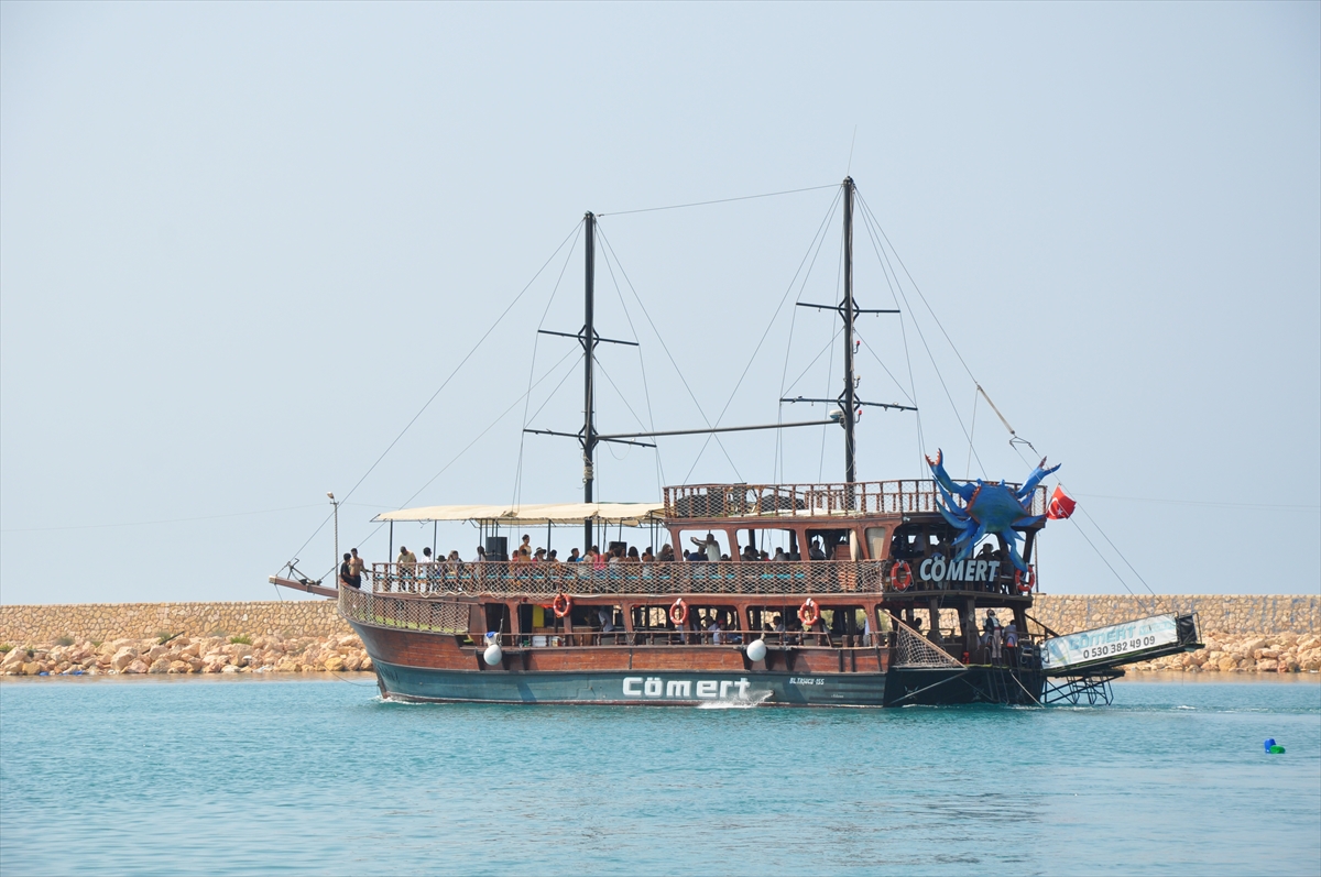 Mersin'de Kavurucu Sıcaktan Kaçanların Yeni Adresi: Sahiller