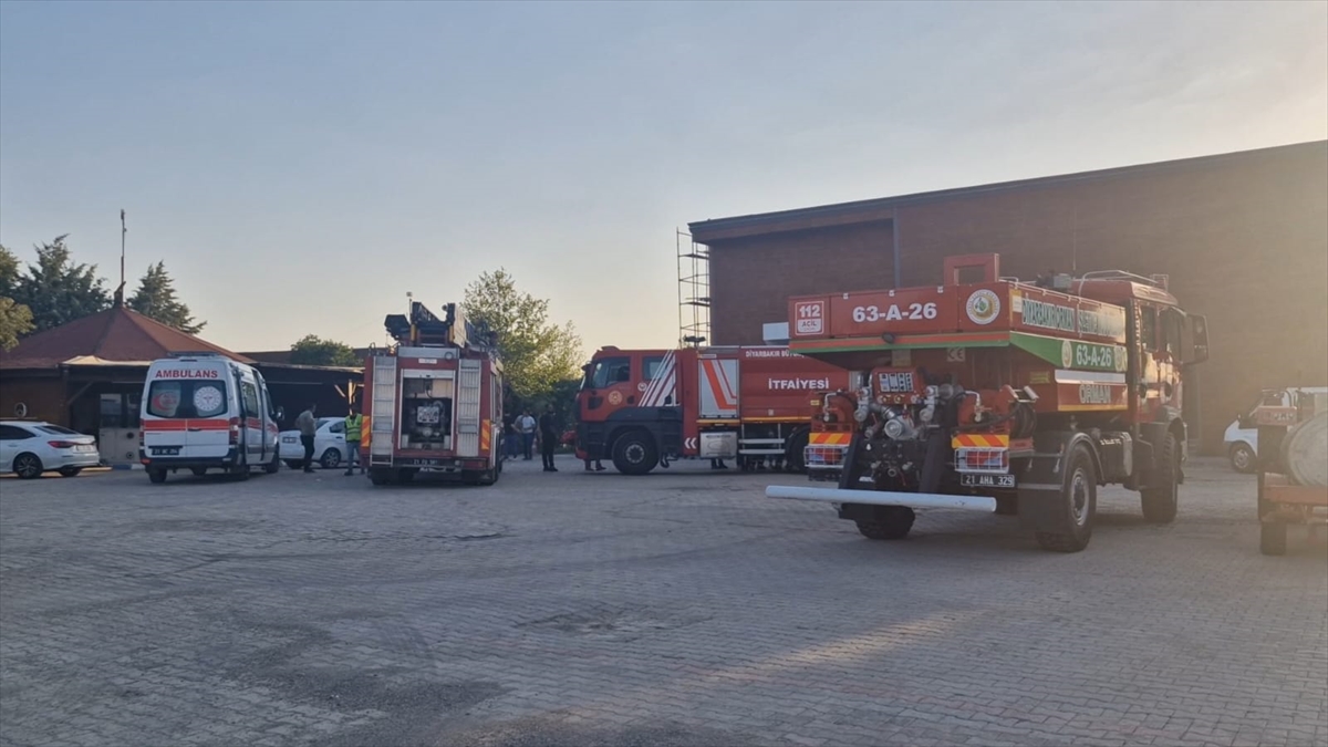 Diyarbakır'da Kafede Çıkan Yangın Tehlike Yarattı